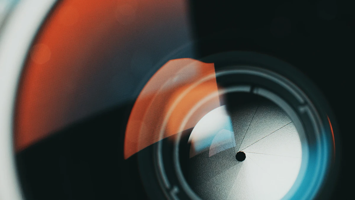 Photographic aperture camera lens